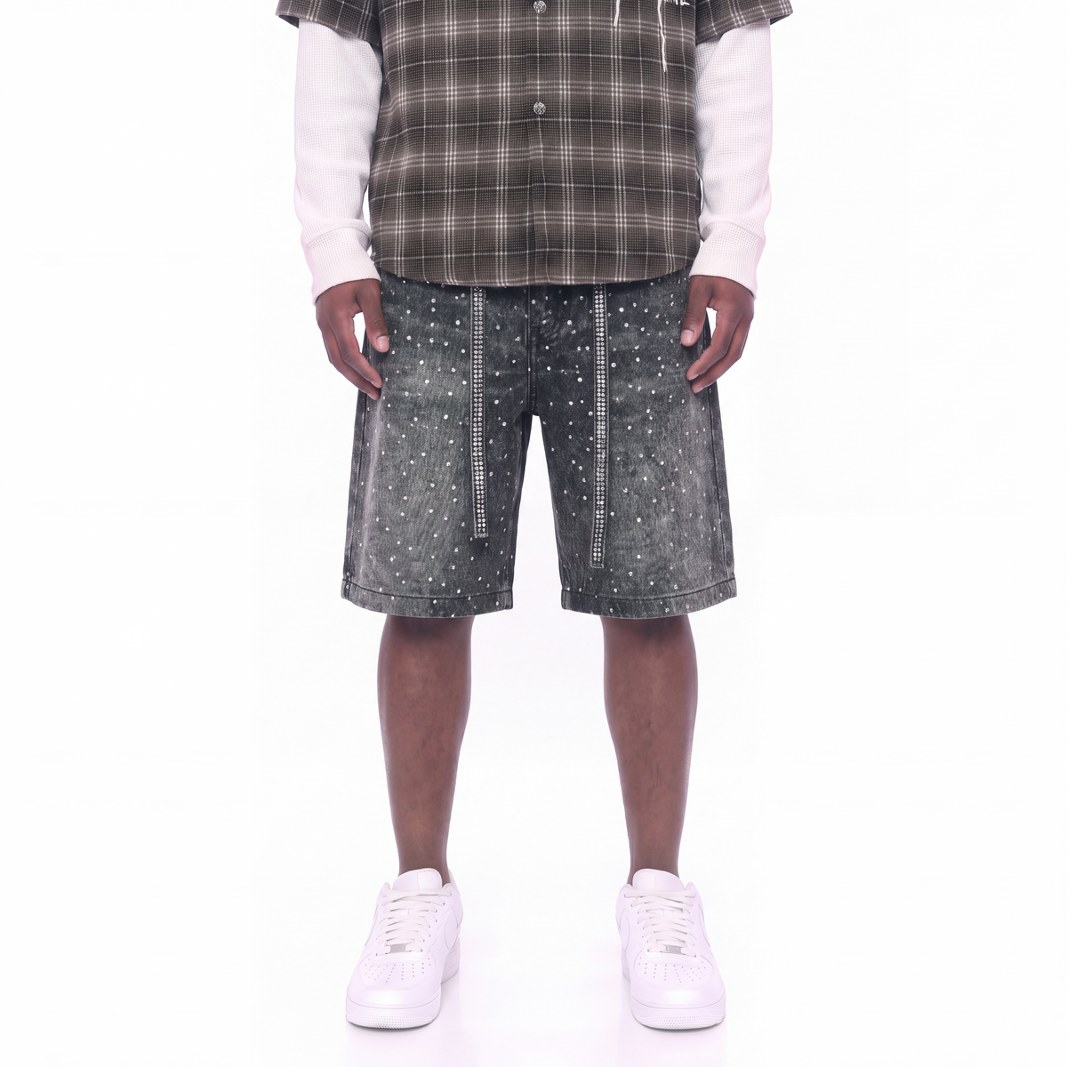 Shorts borchiati